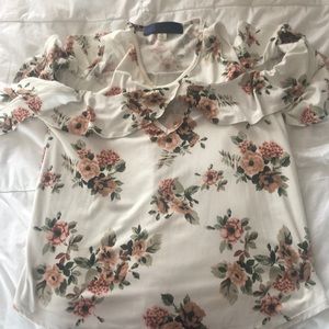 Cute flowery top, cut out shoulder